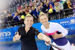 Simona Halep a reuşit dubla la Shenzhen. Alături de Irina Begu a cucerit şi titlul la dublu feminin!