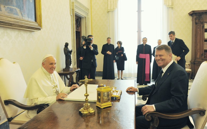 Papa Francisc vine în România la invitația lui Klaus Iohannis