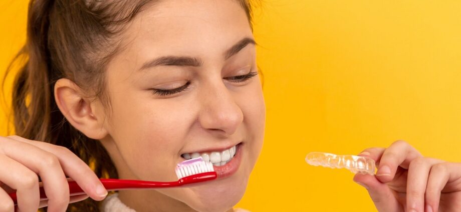 Cum să NU ne periem dinții - greșeli pe care toți le-am făcut