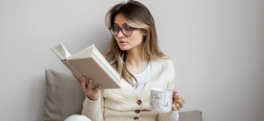 Specialiștii în neuroștiințe susțin răspicat: lectura ne influențează și sănătatea mentală și somnul!